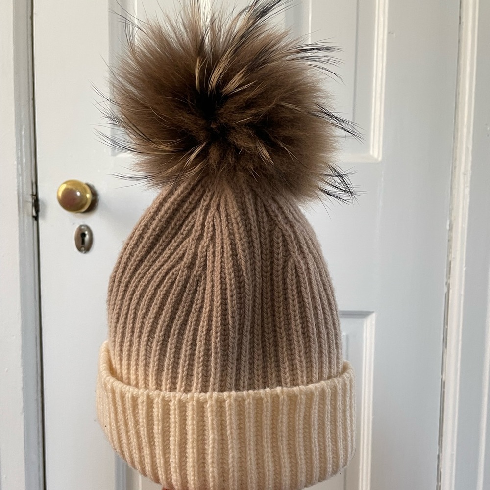 Neutral Pom Pom bobble knit winter hat